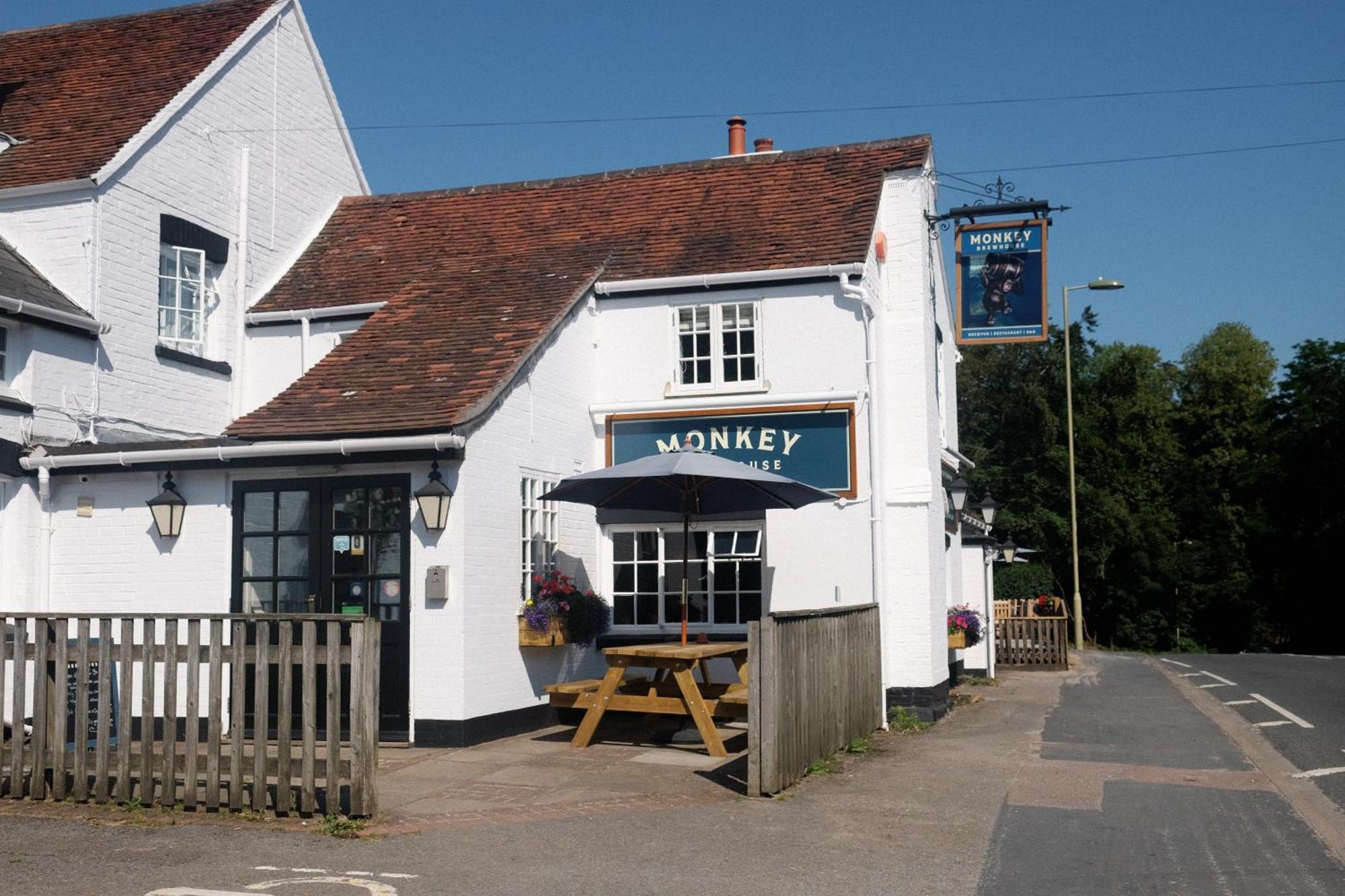 Monkey Brewhouse Hotel Lymington Bagian luar foto